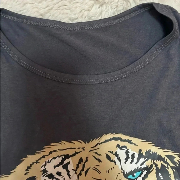 Amazon tiger face graphic tee short sleeve crewneck size small women’s - Picture 10 of 14